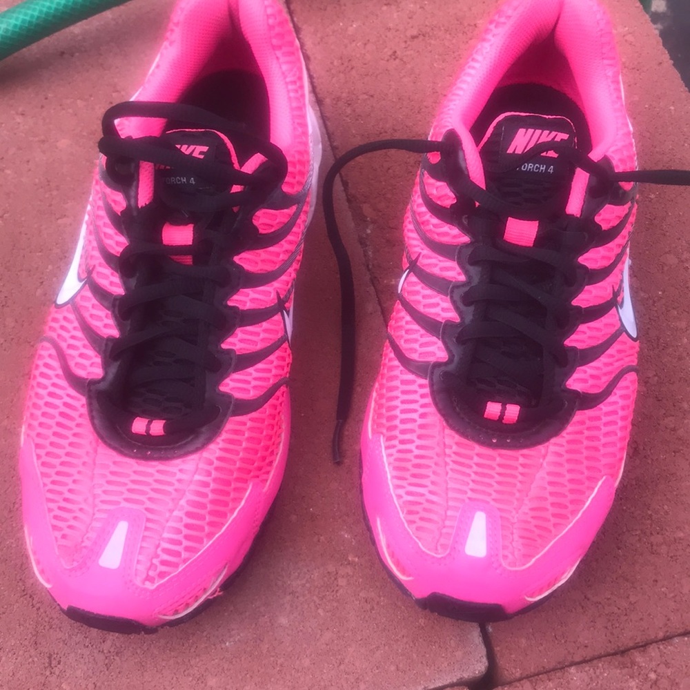 Nike pink shoes